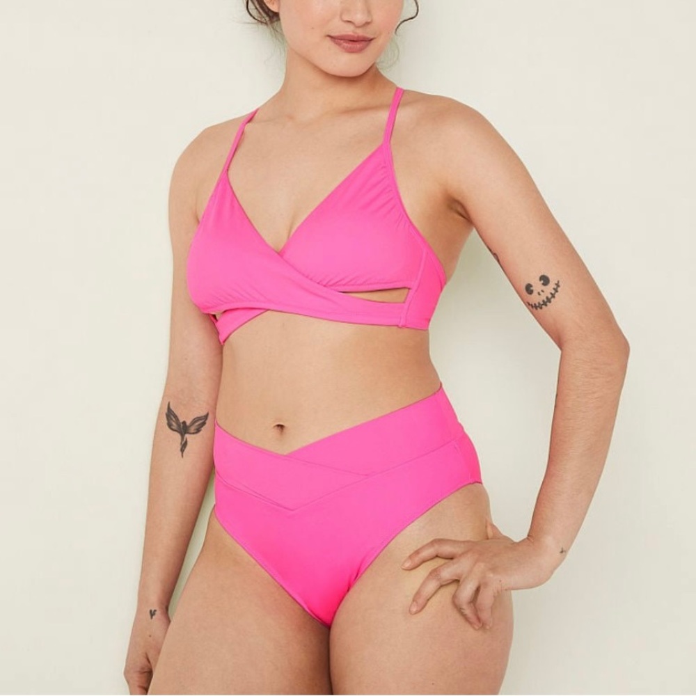 Victoria’s Secret Pink V Crossover Medium Bikini Bottoms New High Waisted - Picture 2 of 3